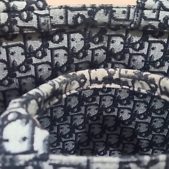 Beutiful  cd blue bag large size( Price  Firm) - Picture 10 of 11